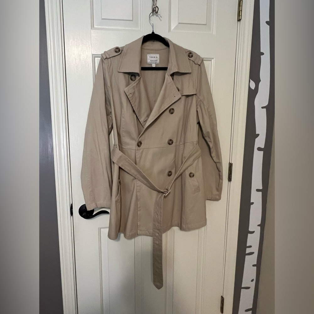Torrid jacket size 2 women’s plus 1X 2X lightweight tan/khaki rain coat like new